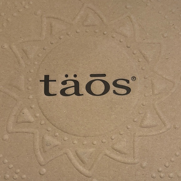 Taos New in Box Black Strappy Sandals - Picture 8 of 8